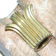 Douille cylindrique Ã  Ã©carter pour fixation bois SER35